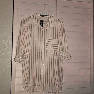 BUTTON DOWN COLLARED SHIRT